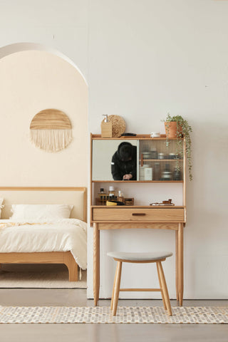 rocca stylish makeup table look