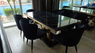 DINING TABLE AND CHAIRS MADE OF SINTERED STONE